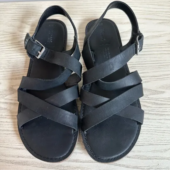 TOMS Sloane Black Leather Strappy Flats Sandals • size 7
