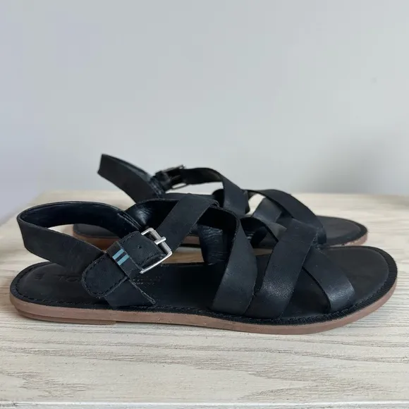 TOMS Sloane Black Leather Strappy Flats Sandals • size 7