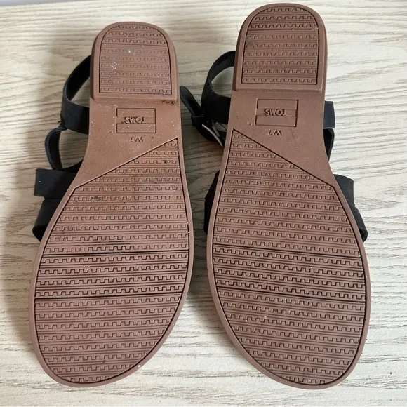TOMS Sloane Black Leather Strappy Flats Sandals • size 7