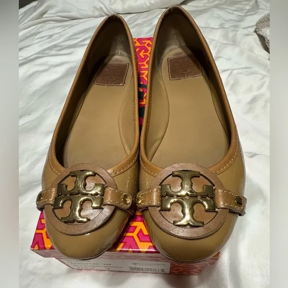 Tory Burch Aden Ballet Flats- Sand patent grained vegan leather Size 7 -Like New