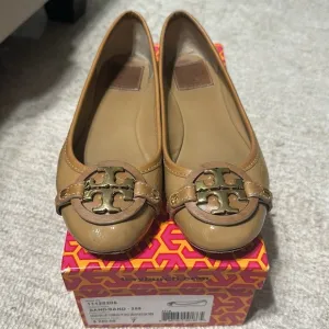 Tory Burch Aden Ballet Flats- Sand patent grained vegan leather Size 7 -Like New