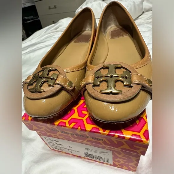 Tory Burch Aden Ballet Flats- Sand patent grained vegan leather Size 7 -Like New
