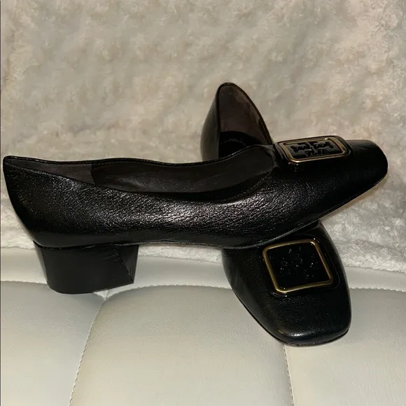 Tory Burch Black Leather Flats with Gold Buckle/ ZIZE 7