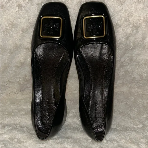 Tory Burch Black Leather Flats with Gold Buckle/ ZIZE 7