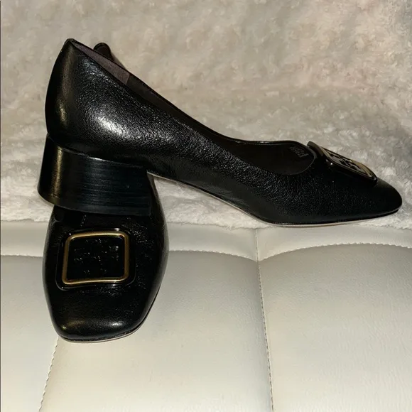 Tory Burch Black Leather Flats with Gold Buckle/ ZIZE 7