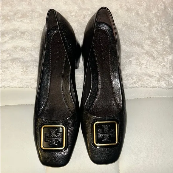 Tory Burch Black Leather Flats with Gold Buckle/ ZIZE 7