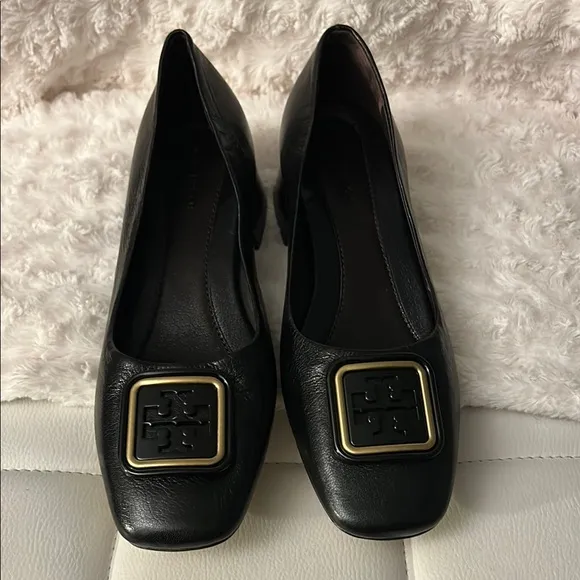 Tory Burch Black Leather Flats with Gold Buckle/ ZIZE 7
