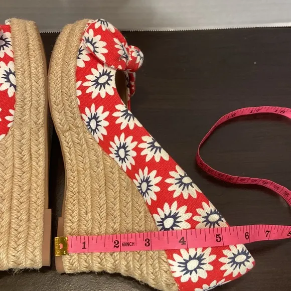 Tory Burch Dory Red Floral Canvas Peep Toe Wedge Espadrilles Size 6