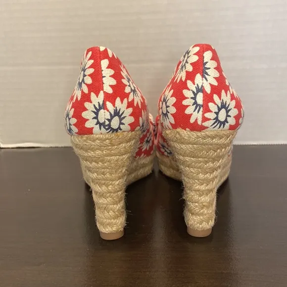Tory Burch Dory Red Floral Canvas Peep Toe Wedge Espadrilles Size 6