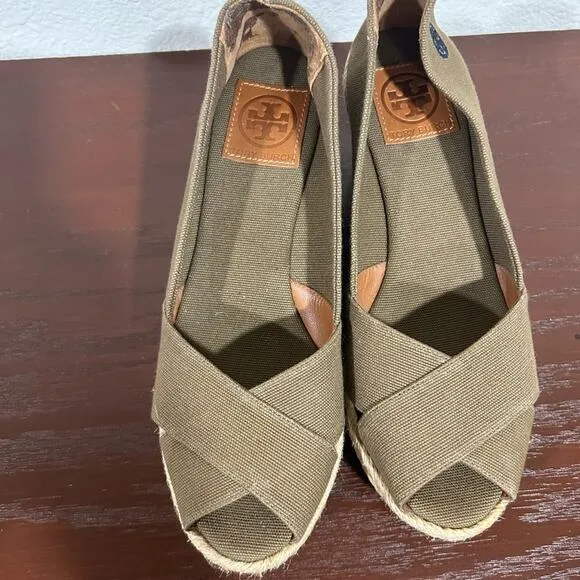 Tory Burch Filipa Peep Toe Wedge Espadrille Tan color Size 9