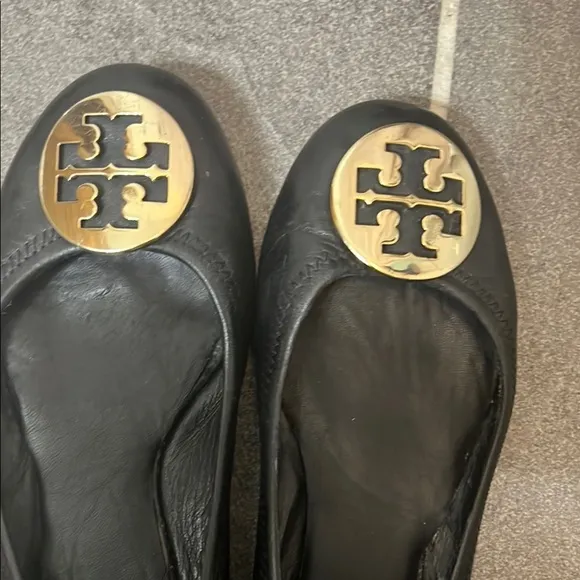 Tory Burch women’s 7 Reva Scrunch Ballet black classic flats