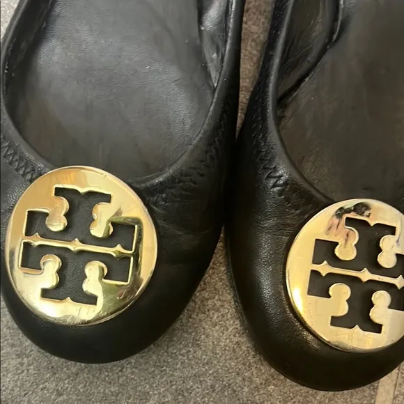 Tory Burch women’s 7 Reva Scrunch Ballet black classic flats