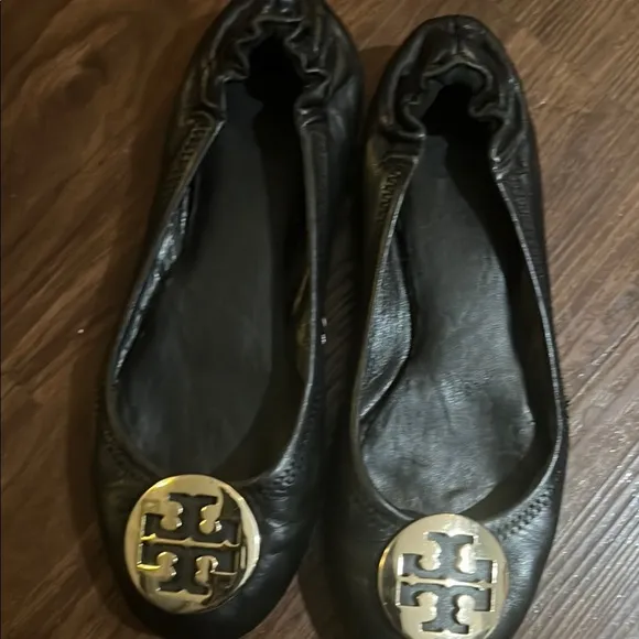 Tory Burch women’s 7 Reva Scrunch Ballet black classic flats