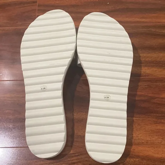 Trina Turk Calabasas Slide in Bone Size 9.5