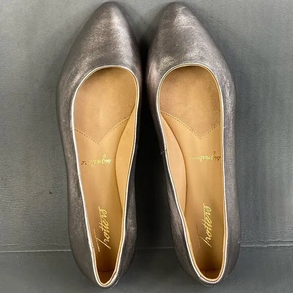 Trotters Estee (Pewter Metallic) Women's Slip-on comfort flats womens size 9.5