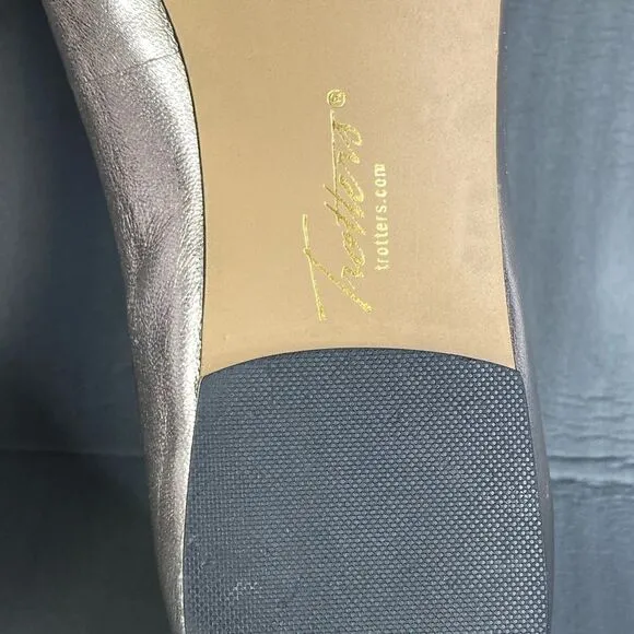 Trotters Estee (Pewter Metallic) Women's Slip-on comfort flats womens size 9.5