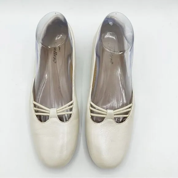Trotters Womens Pearlized Ivory Leather Slip On Dress Shoe Flats Almond Toe 7 W