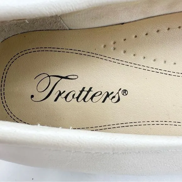 Trotters Womens Pearlized Ivory Leather Slip On Dress Shoe Flats Almond Toe 7 W