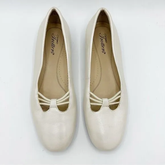 Trotters Womens Pearlized Ivory Leather Slip On Dress Shoe Flats Almond Toe 7 W