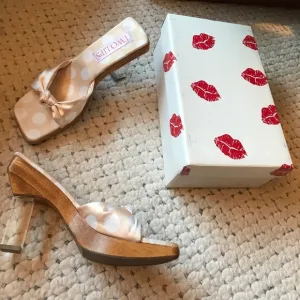 Two Lips Silk NEW Knot Slide Lucite Sandals 9 NIB