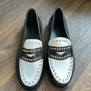 TWO-TONE STUDDED LOAFERS