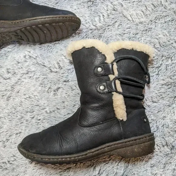 Ugg Akadia Black Boots Sheepskin Fur Lined Size 7