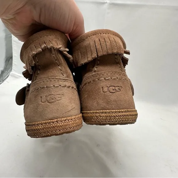 UGG Amely slip on moccasin loafers suede leather fringe tan size 6