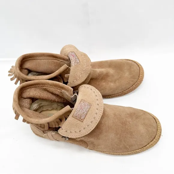 UGG Amely slip on moccasin loafers suede leather fringe tan size 6