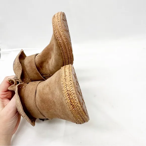 UGG Amely slip on moccasin loafers suede leather fringe tan size 6