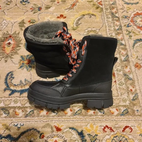 UGG ASHTON ADDIE BOOTS