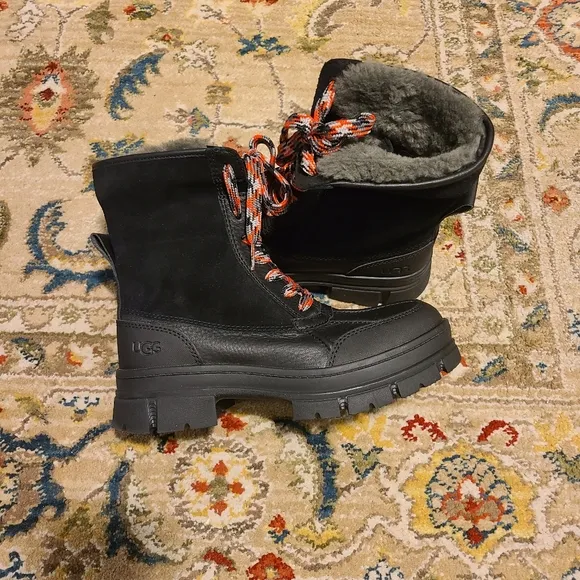 UGG ASHTON ADDIE BOOTS