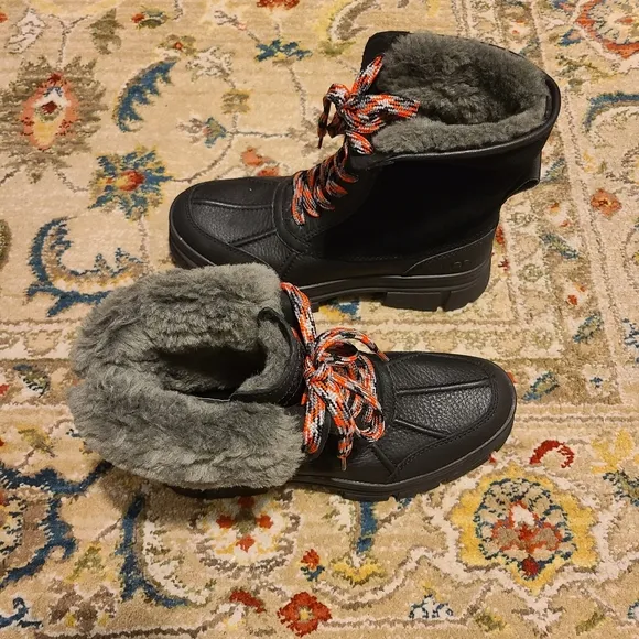 UGG ASHTON ADDIE BOOTS
