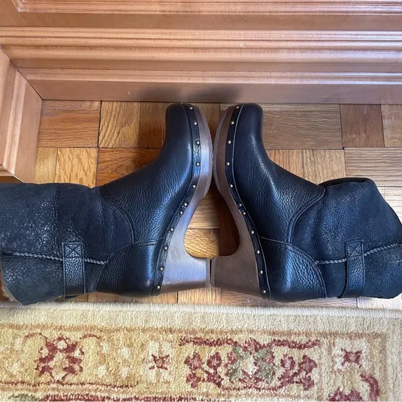 UGG Australia Amoret Boots Black Leather size 7