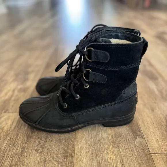 UGG Australia AZARIA Stout LEATHER SHEEPSKIN WATERPROOF DUCK BOOTS