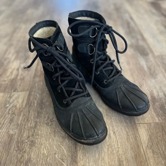 UGG Australia AZARIA Stout LEATHER SHEEPSKIN WATERPROOF DUCK BOOTS