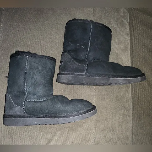 UGG Australia Black Suede BOOTS kids Youth size 4 Fur Lined Classic