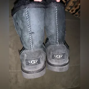 UGG Australia Black Suede BOOTS kids Youth size 4 Fur Lined Classic