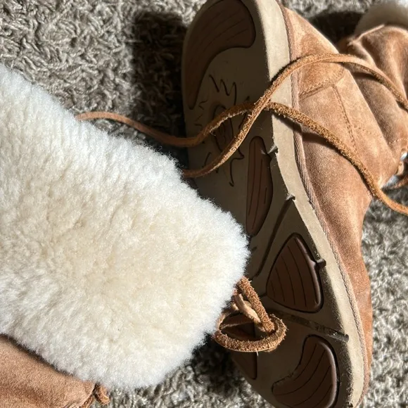 UGG Australia Montclair Chestnut 1892 Lace Up Fur Lined Boots Women’s Size 7