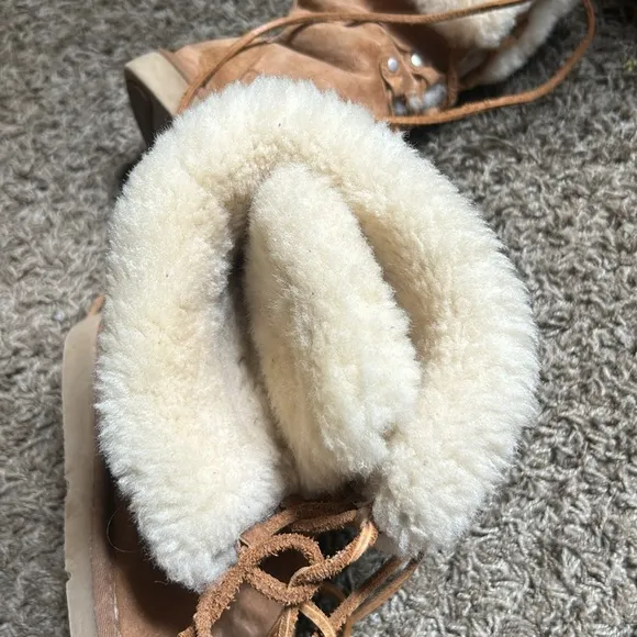 UGG Australia Montclair Chestnut 1892 Lace Up Fur Lined Boots Women’s Size 7
