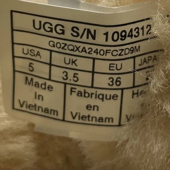 UGG Bailey Bow II Shearling Lined Boots Womens Size 5 Chestnut Tan Booties