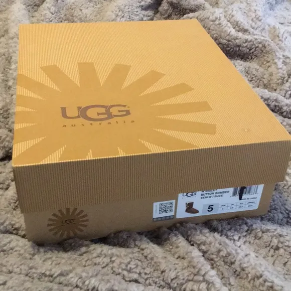 UGG Bailey Button boots