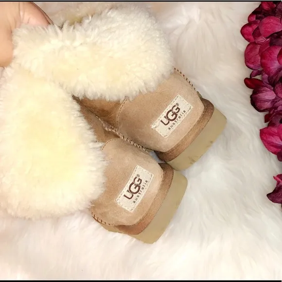 UGG Bailey Button Chestnut Boots