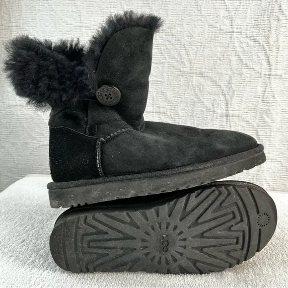 Ugg Bailey Button Sheepskin Boots Womens 7 Suede outer Wool Shearling lined boot