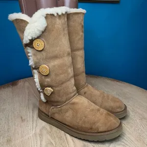 UGG Bailey Button Triplet Fur Lined Suede Classic Tall Boots Chestnut Women’s 11