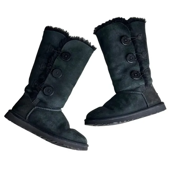 UGG Bailey Triple Button 1873 Black Boots. Size 6