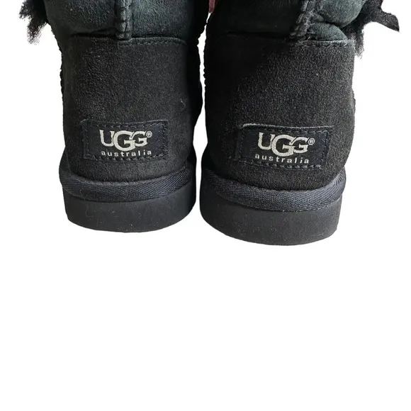 UGG Bailey Triple Button 1873 Black Boots. Size 6