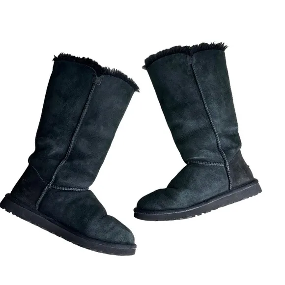 UGG Bailey Triple Button 1873 Black Boots. Size 6