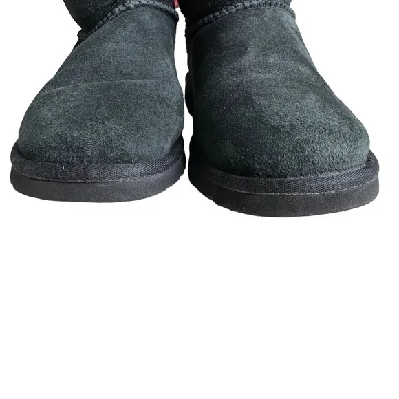 UGG Bailey Triple Button 1873 Black Boots. Size 6