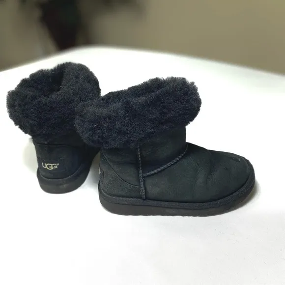 UGG Black ARIELLE BAILEY FUR BOW SUEDE SHEEPSKIN BOOTS S/N 1017703T