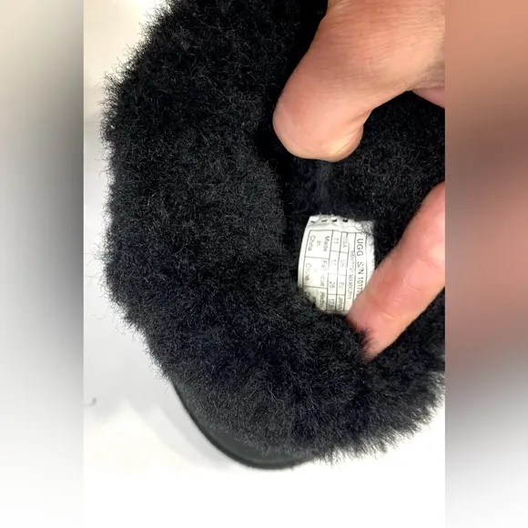 UGG Black ARIELLE BAILEY FUR BOW SUEDE SHEEPSKIN BOOTS S/N 1017703T
